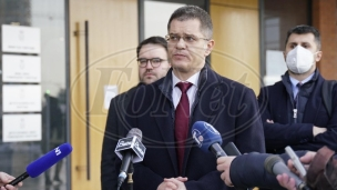 Odloženo suđenje Vučiću